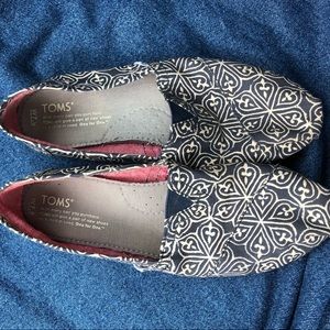 TOMS shoes with pattern design
